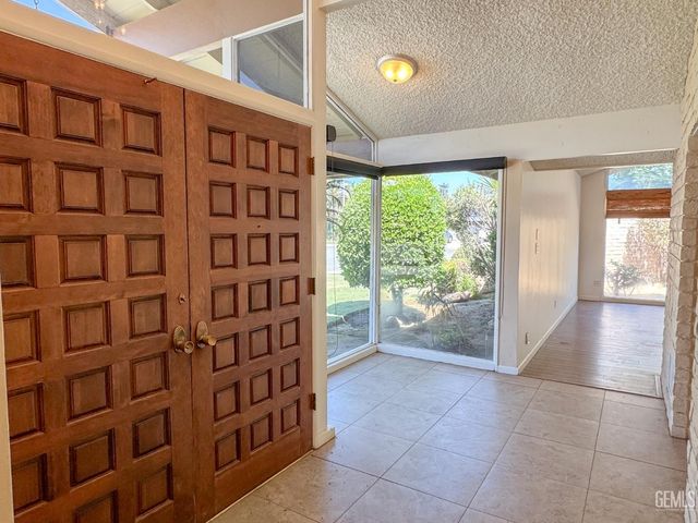 2004 Birchwood Court, Bakersfield, CA 93309