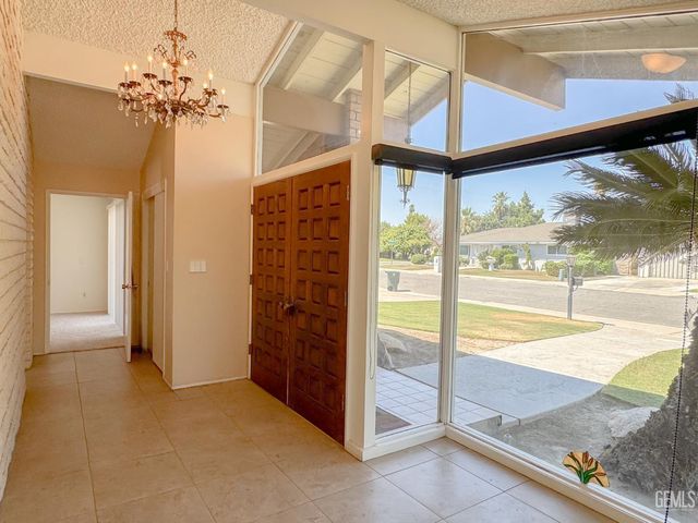 2004 Birchwood Court, Bakersfield, CA 93309