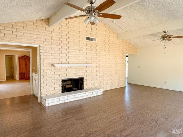 2004 Birchwood Court, Bakersfield, CA 93309