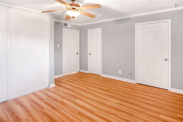 211 W F Street 211, La Porte, TX 77571
