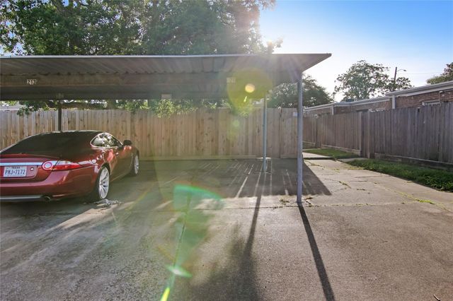 211 W F Street 211, La Porte, TX 77571