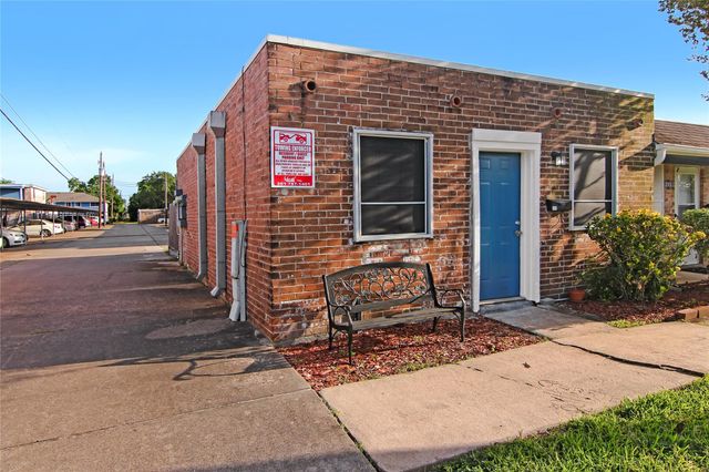 211 W F Street 211, La Porte, TX 77571