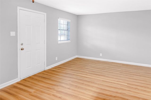 211 W F Street 211, La Porte, TX 77571