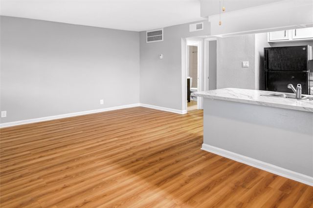 211 W F Street 211, La Porte, TX 77571