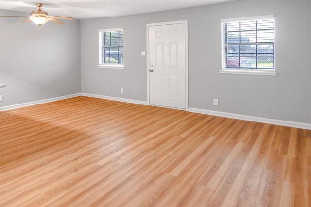 211 W F Street 211, La Porte, TX 77571