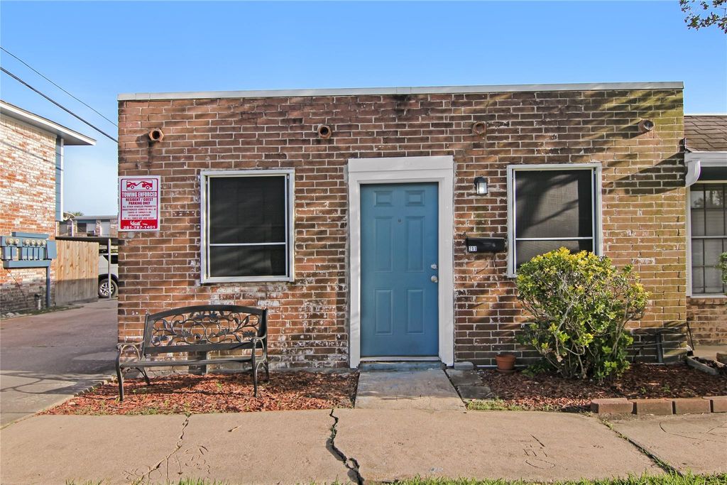 211 W F Street 211, La Porte, TX 77571