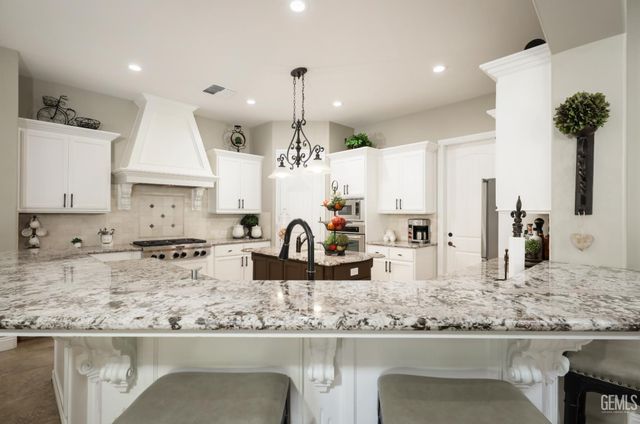 14218 Santa Fe Court, Bakersfield, CA 93314