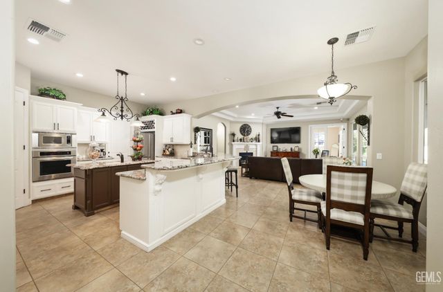 14218 Santa Fe Court, Bakersfield, CA 93314