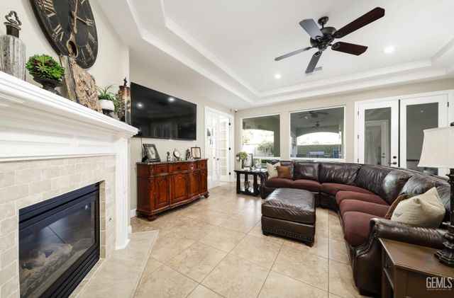 14218 Santa Fe Court, Bakersfield, CA 93314