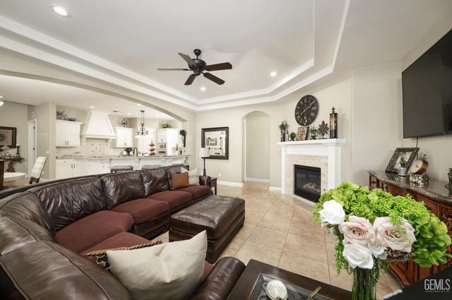 14218 Santa Fe Court, Bakersfield, CA 93314