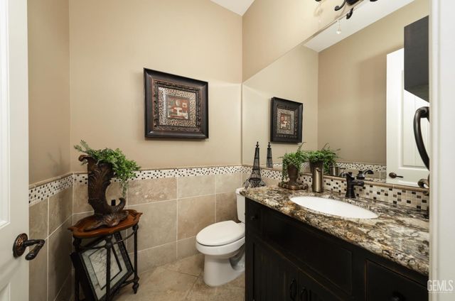 14218 Santa Fe Court, Bakersfield, CA 93314