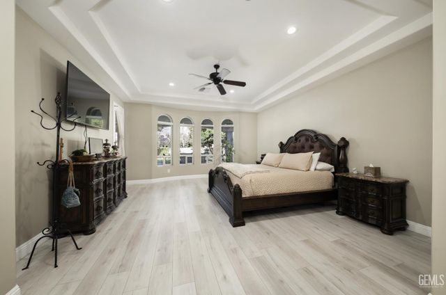 14218 Santa Fe Court, Bakersfield, CA 93314