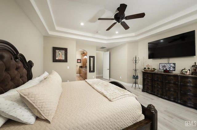 14218 Santa Fe Court, Bakersfield, CA 93314