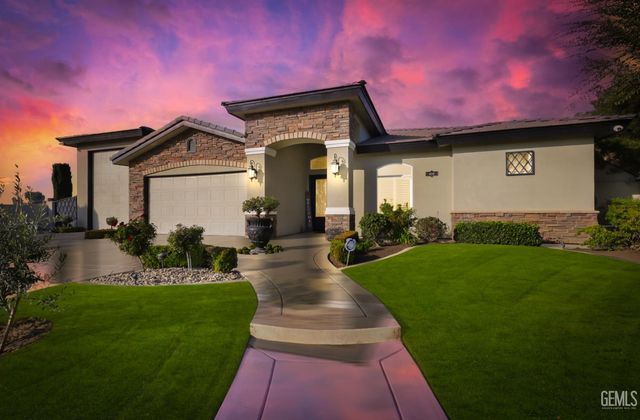 14218 Santa Fe Court, Bakersfield, CA 93314