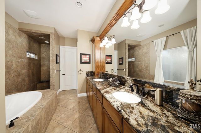 14218 Santa Fe Court, Bakersfield, CA 93314