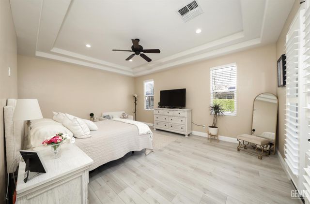 14218 Santa Fe Court, Bakersfield, CA 93314