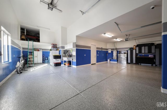 14218 Santa Fe Court, Bakersfield, CA 93314