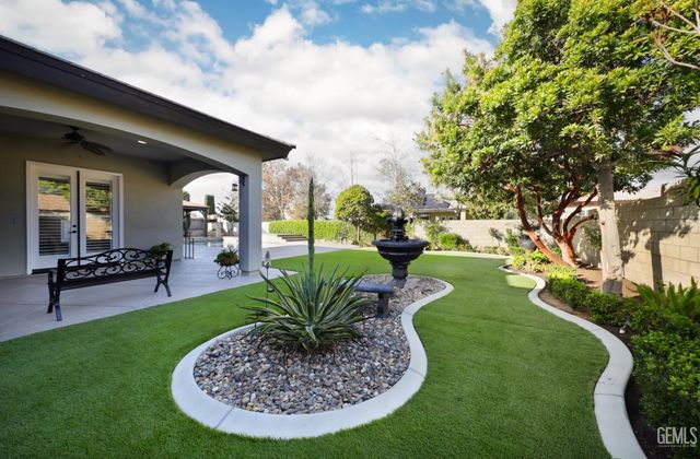 14218 Santa Fe Court, Bakersfield, CA 93314