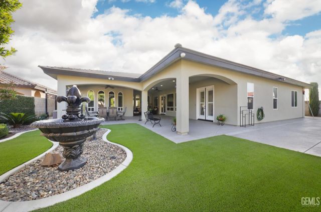 14218 Santa Fe Court, Bakersfield, CA 93314