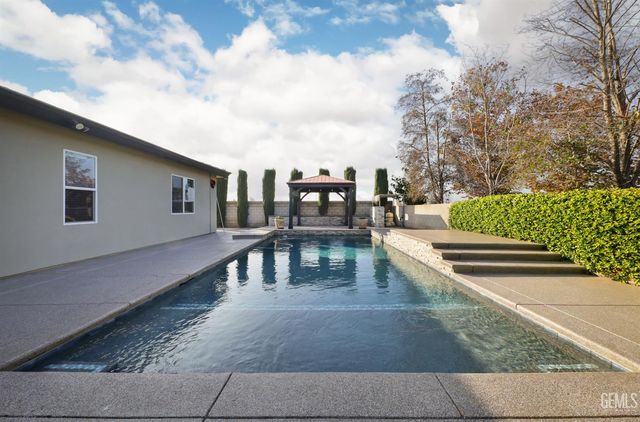 14218 Santa Fe Court, Bakersfield, CA 93314