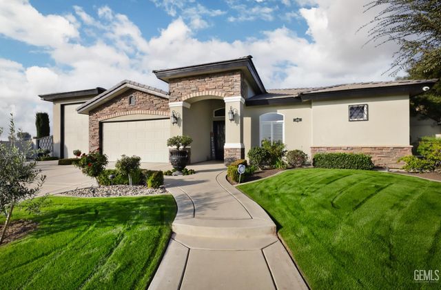 14218 Santa Fe Court, Bakersfield, CA 93314