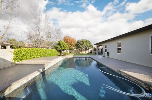 14218 Santa Fe Court, Bakersfield, CA 93314