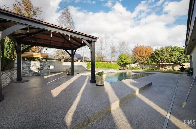 14218 Santa Fe Court, Bakersfield, CA 93314