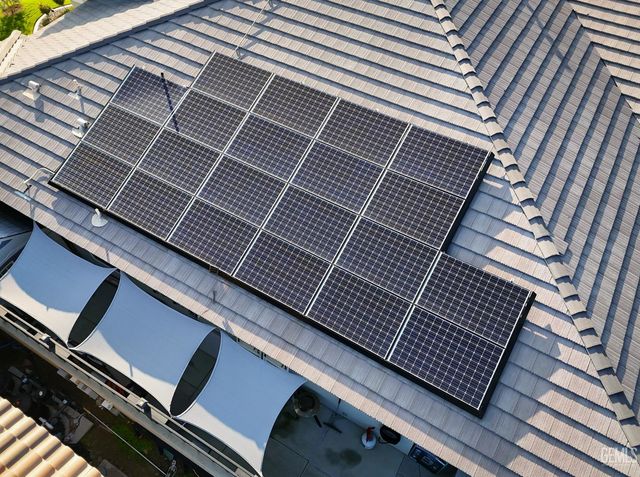 14218 Santa Fe Court, Bakersfield, CA 93314