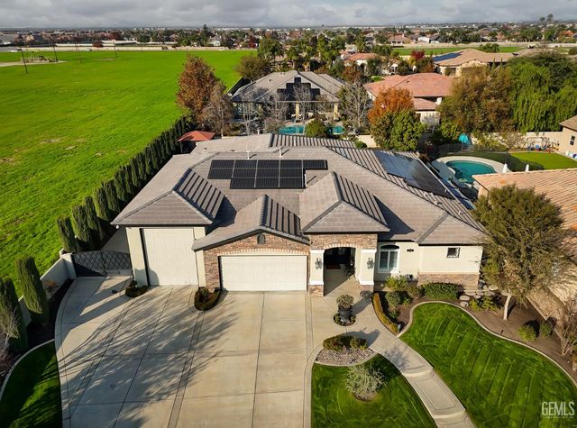 14218 Santa Fe Court, Bakersfield, CA 93314