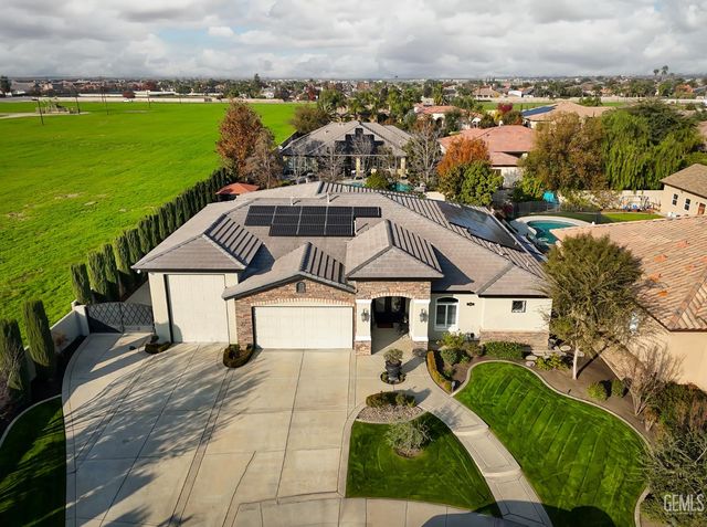 14218 Santa Fe Court, Bakersfield, CA 93314