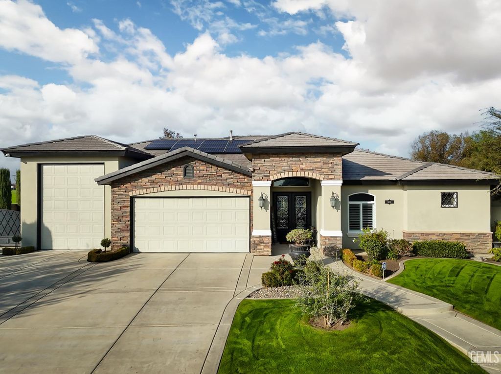 14218 Santa Fe Court, Bakersfield, CA 93314