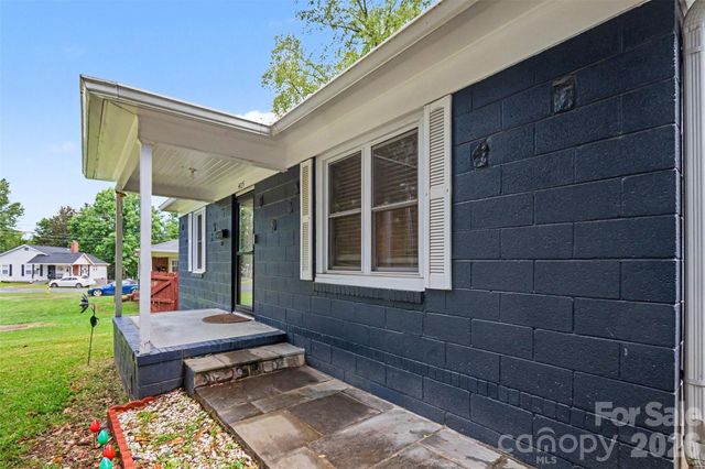405 Killian Avenue, Mount Holly, NC 28120