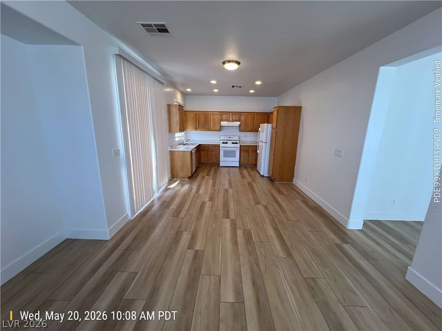 8027 Sapphire Cove Avenue, Las Vegas, NV 89117