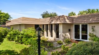 6207 JACARANDA Circle, Tamarac, FL 33319