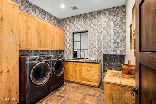 10832 E WINTER SUN Drive, Scottsdale, AZ 85262