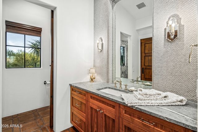 10832 E WINTER SUN Drive, Scottsdale, AZ 85262