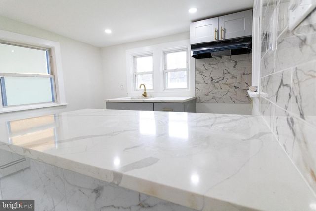 213 W LAKE AVE, Blackwood, NJ 08012