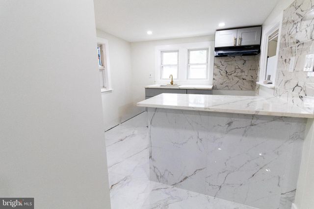 213 W LAKE AVE, Blackwood, NJ 08012