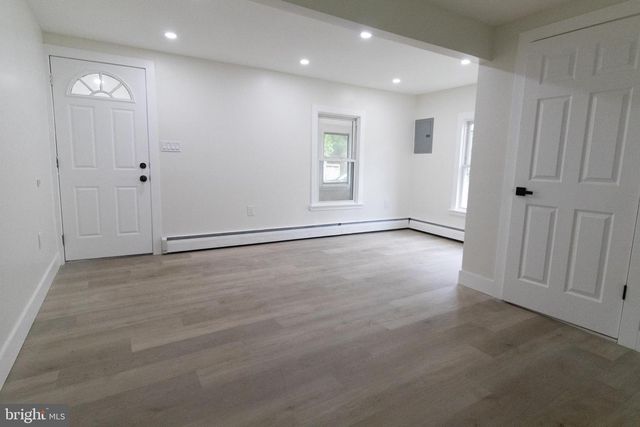 213 W LAKE AVE, Blackwood, NJ 08012