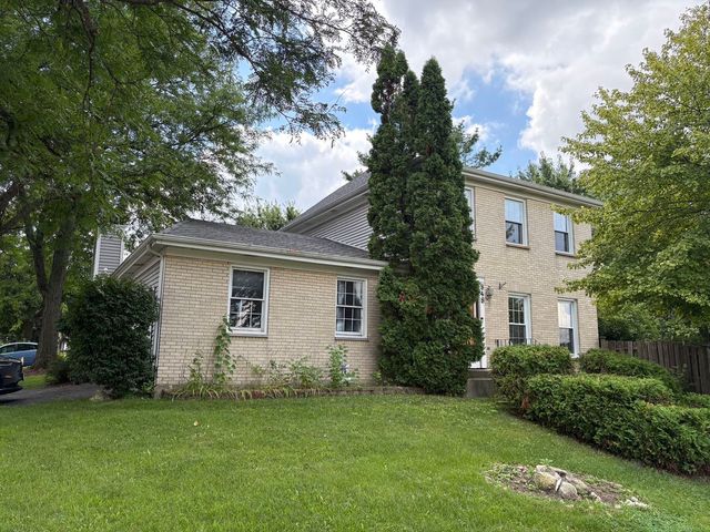 848 Birchbark Trail, Carol Stream, IL 60188