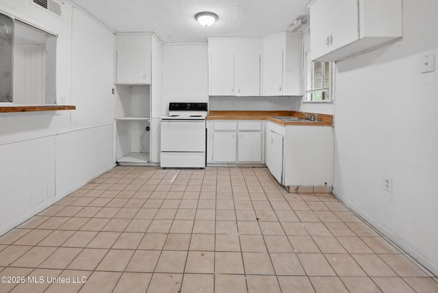 366 Queen Marie Lane, Jackson, MS 39209