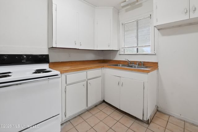 366 Queen Marie Lane, Jackson, MS 39209