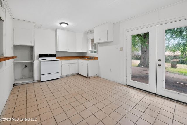 366 Queen Marie Lane, Jackson, MS 39209