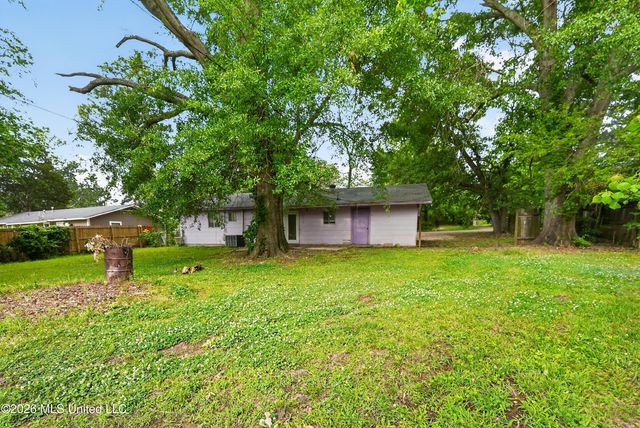 366 Queen Marie Lane, Jackson, MS 39209