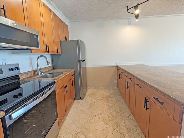 1617 Clark Street 804, Honolulu, HI 96822