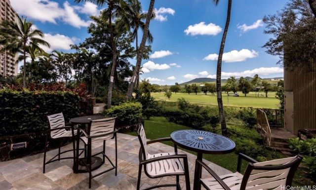 3050 Ala Poha Place 17W, Honolulu, HI 96818