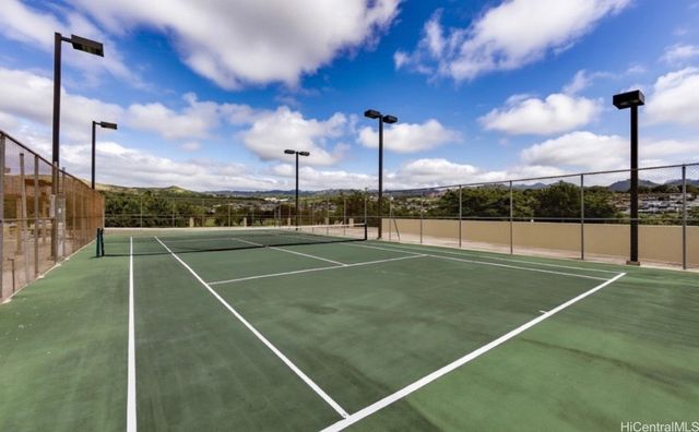 3050 Ala Poha Place 17W, Honolulu, HI 96818