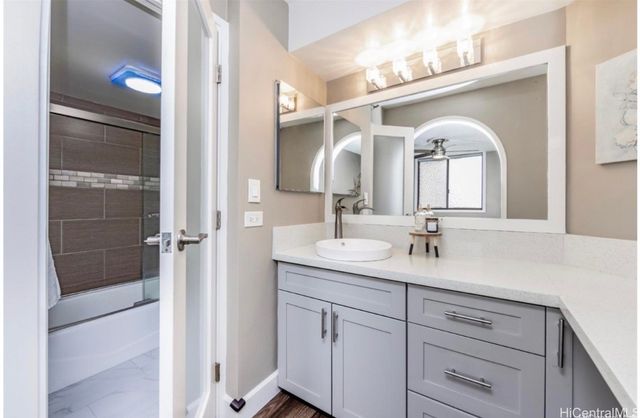 3050 Ala Poha Place 17W, Honolulu, HI 96818