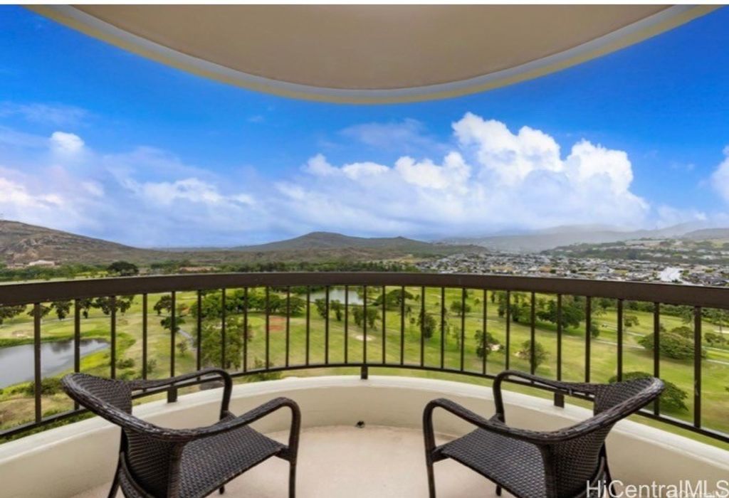 3050 Ala Poha Place 17W, Honolulu, HI 96818