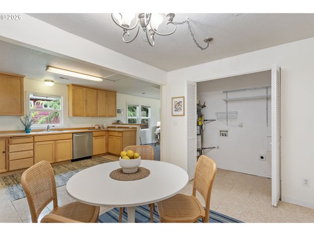 13815 Se STEELE St, Portland, OR 97236